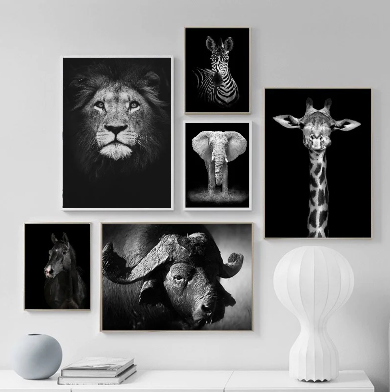 Dévoiler l'élégance intemporelle : Affiches animaux noir et blanc qui captivent l'âme